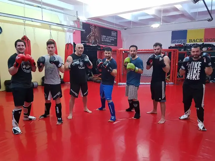 Grupa de adulți