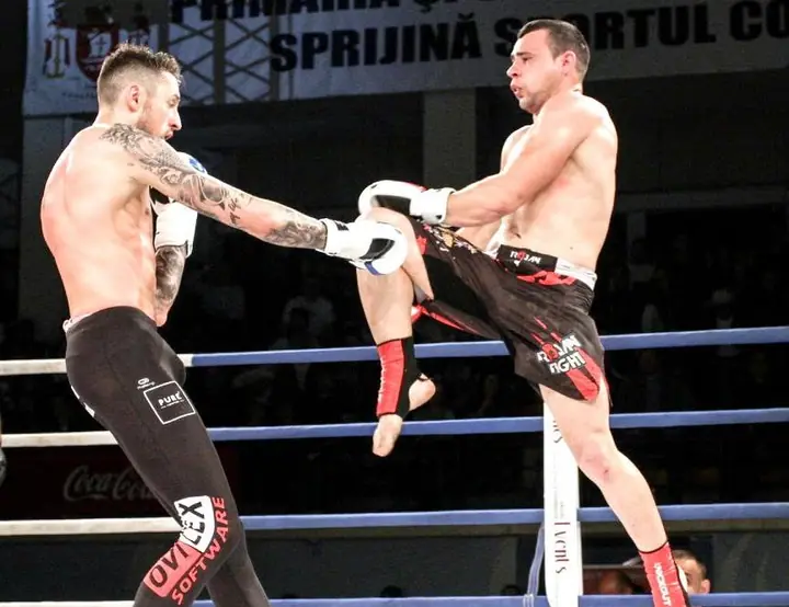 Genunchi în ring
